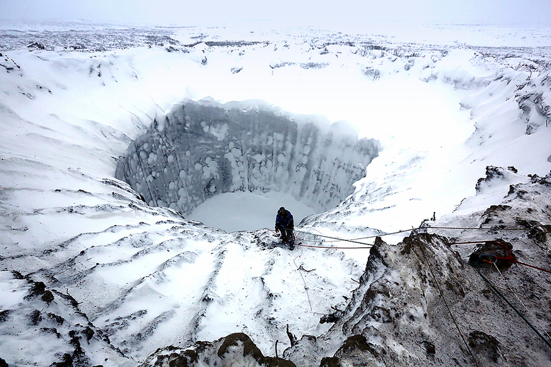 Illustration for article titled Scientists reveal amazing pictures inside mysterious Siberian hole